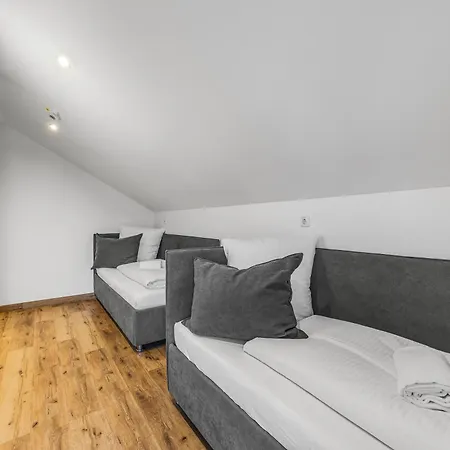Creativ Wohnen Apartmenthaus アパート Forstinning